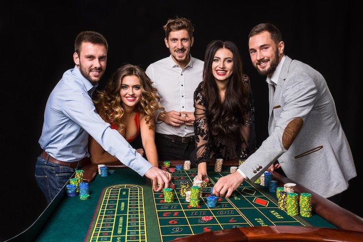 Platform padi77 dengan kategori sportsbook, live-dealer, slot, dan esports terintegrasi